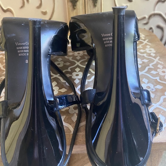 Faux Patent Leather Open-toe Shoes with Rose Detail, Size 8 - Picture 4 of 8